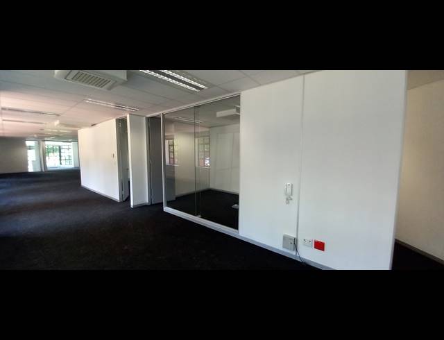 364M² OFFICE TO LET IN LYME PARK